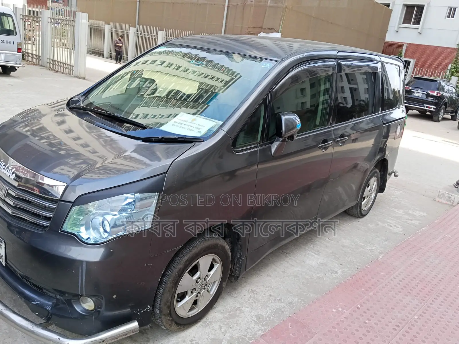 Toyota Noah key start 2010