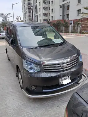 Toyota Noah key start 2010