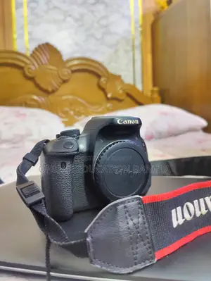 Canon 700D DSLR Camera