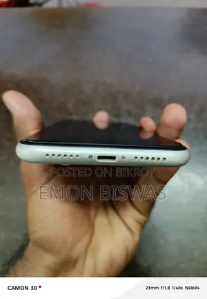 Apple iPhone 11 (Used)