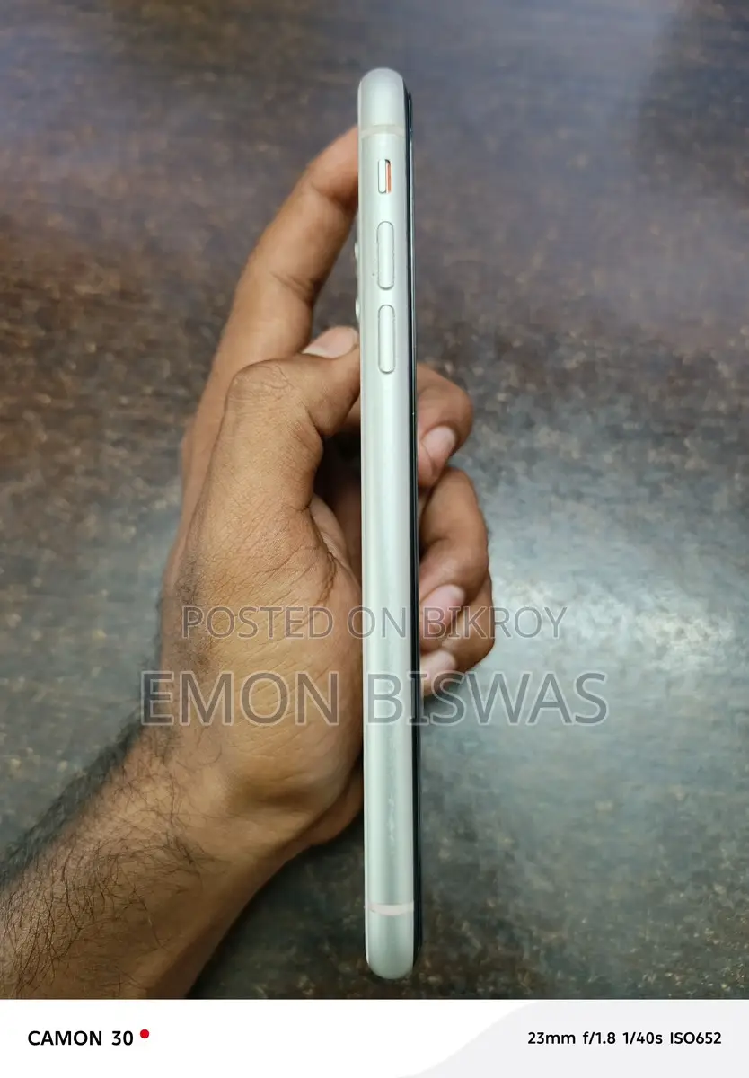 Apple iPhone 11 (Used)