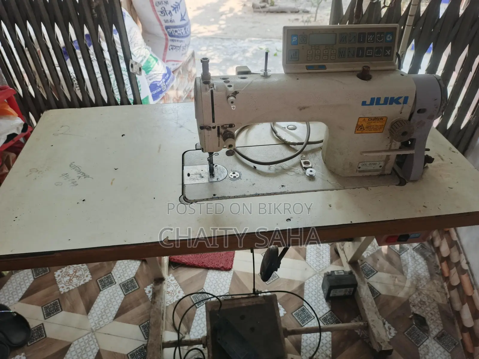 এটি Juki ব্র্যান্ডের মেশিন