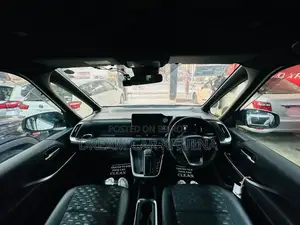 Toyota Voxy S-Z Auto foot step 2022