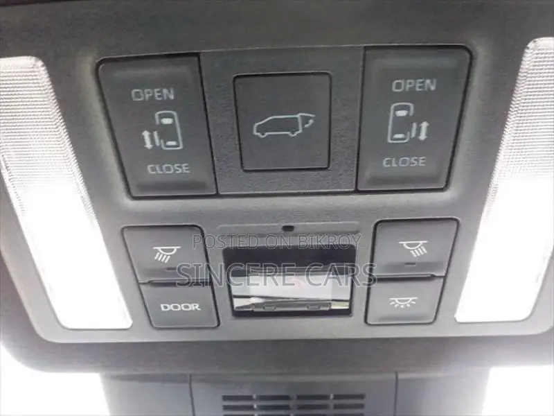Toyota Voxy SZ HYB 4.5POINT 2023