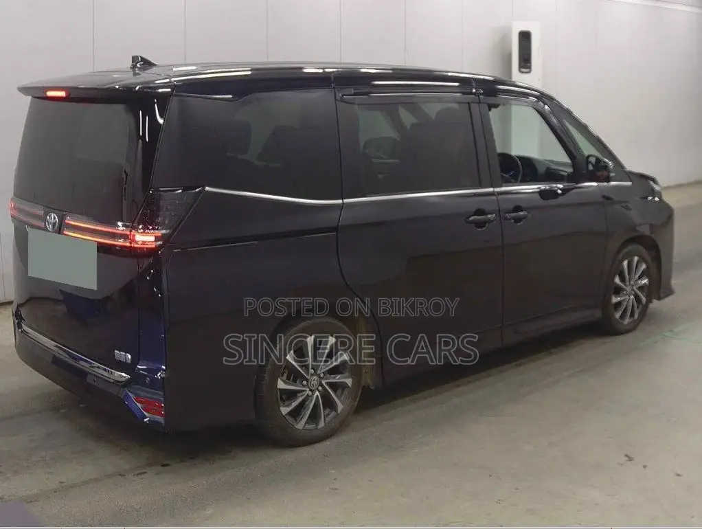 Toyota Voxy SZ HYB 4.5POINT 2023