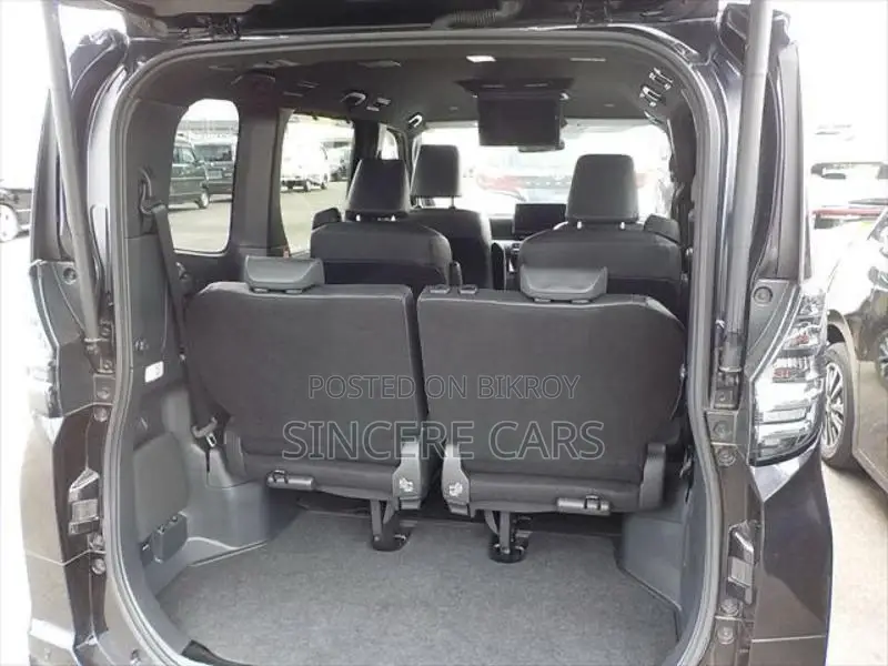 Toyota Voxy SZ HYB 4.5POINT 2023