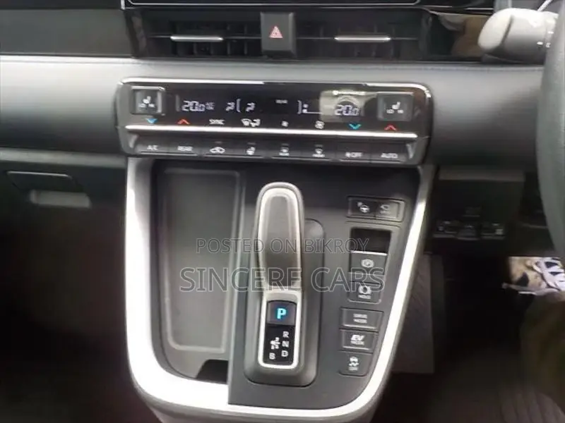 Toyota Voxy SZ HYB 4.5POINT 2023