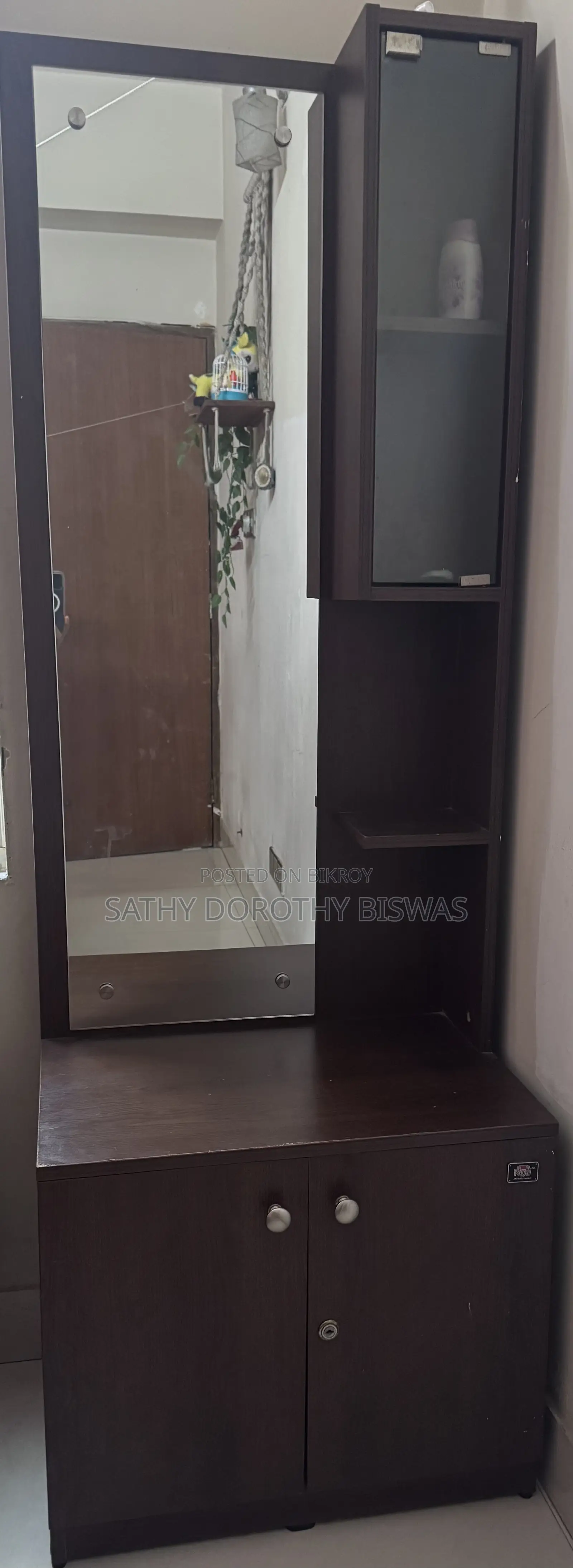ড্রেসিং টেবিল