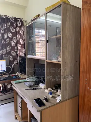 শেলফসহ কম্পিউটার টেবিল