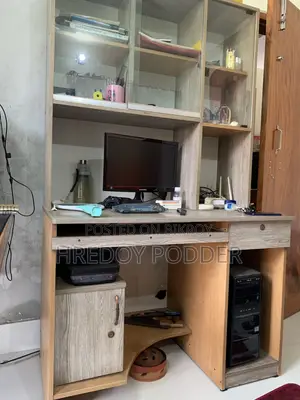 শেলফসহ কম্পিউটার টেবিল