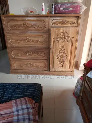 King Size Bed & Wardrobe