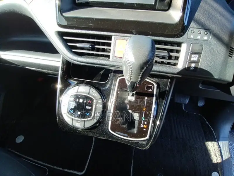 Toyota Noah WXB 2020