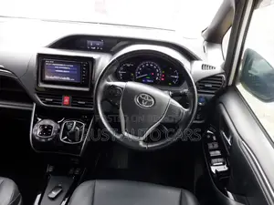 Toyota Esquire GI, HYBRID 2021