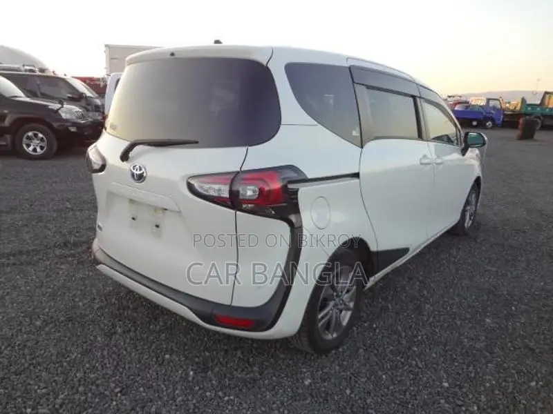 Toyota Sienta G CUERO 2020
