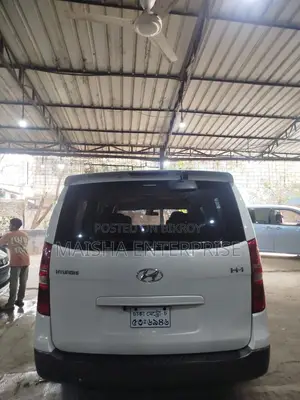 Hyundai H1 Microbus 2012