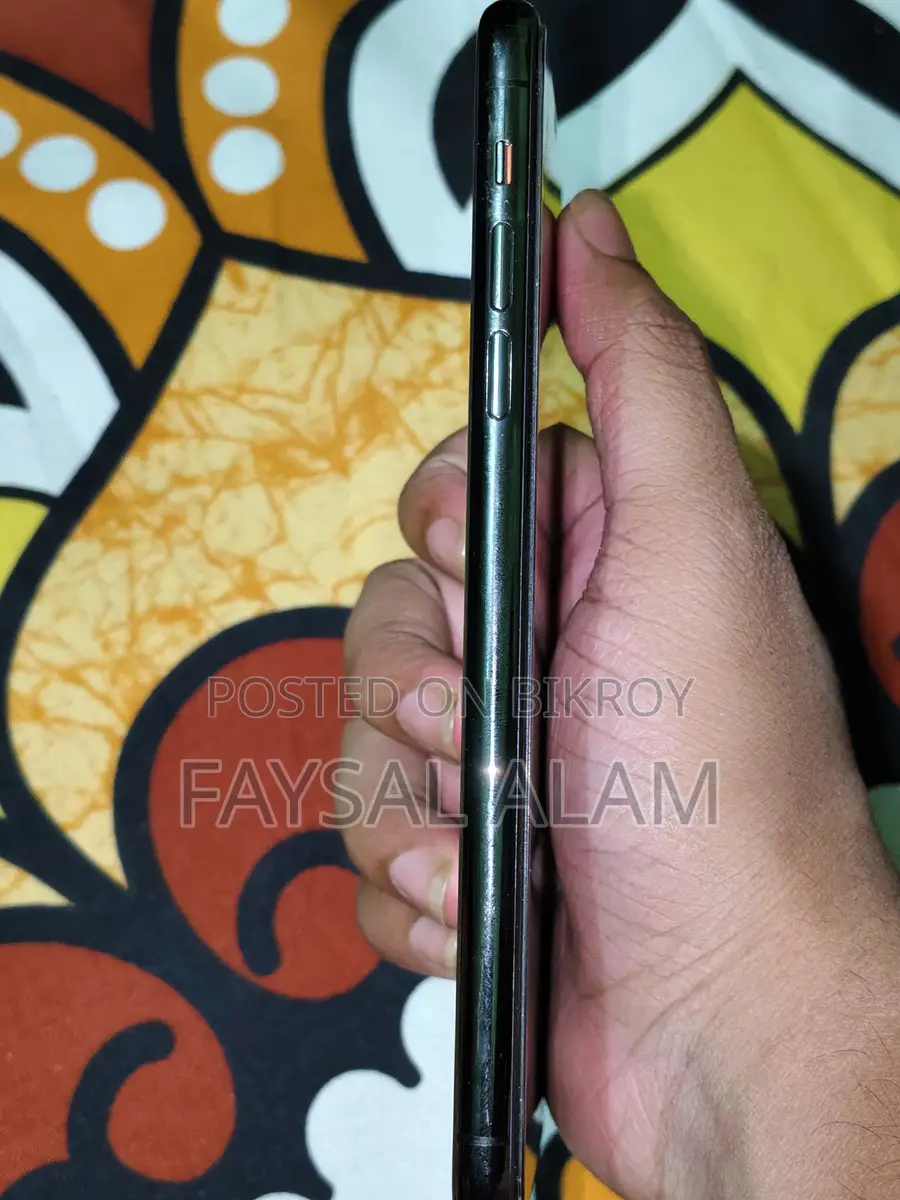 Apple iPhone 11 Pro Max . (Used)