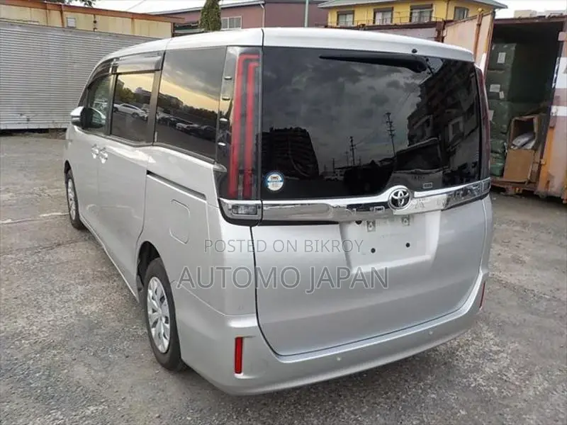 Toyota Noah X LED 2020