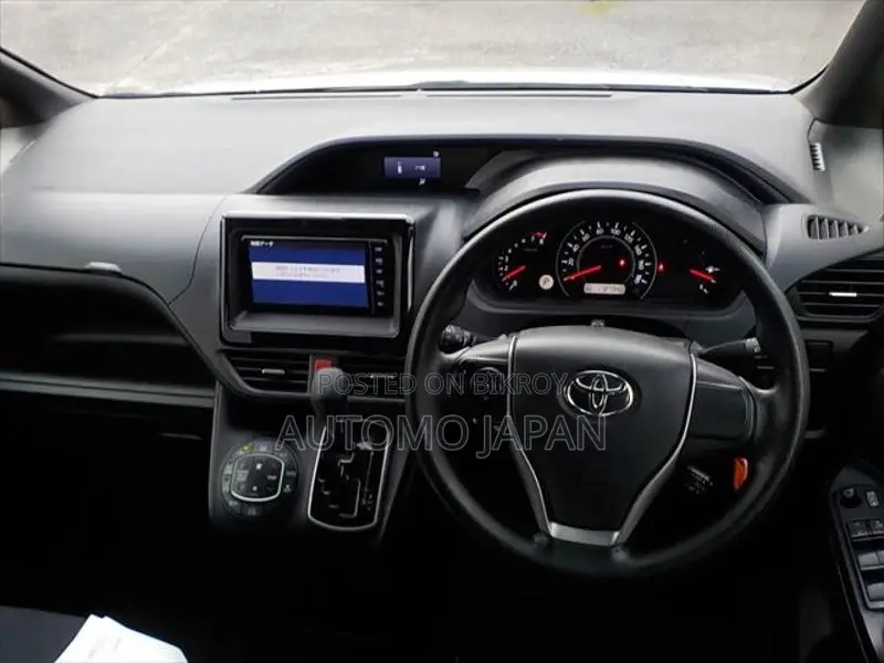 Toyota Noah X LED 2020