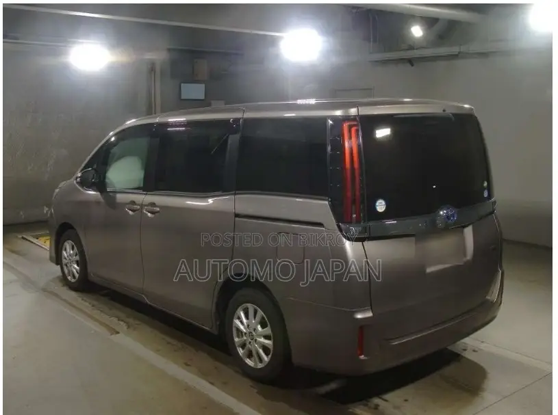 Toyota Noah X 2020