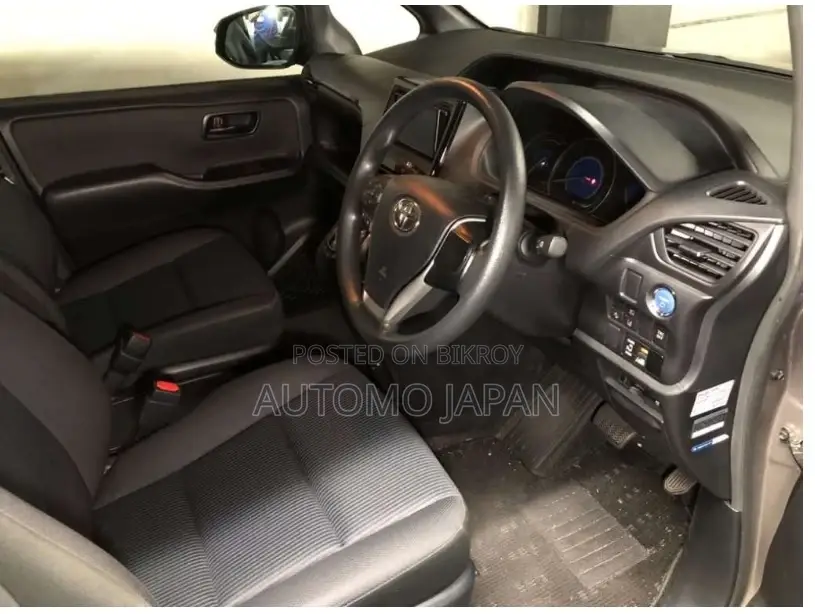 Toyota Noah X 2020
