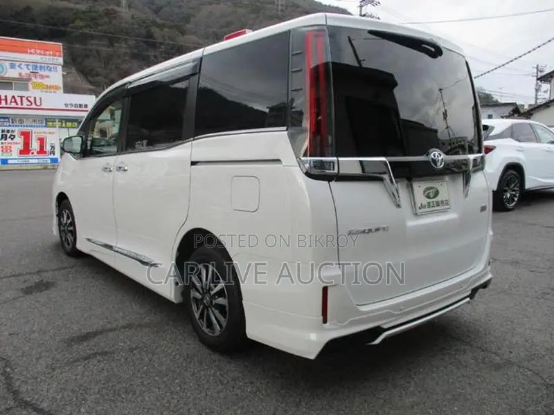 Toyota Esquire Hybrid GI pre-order 2021