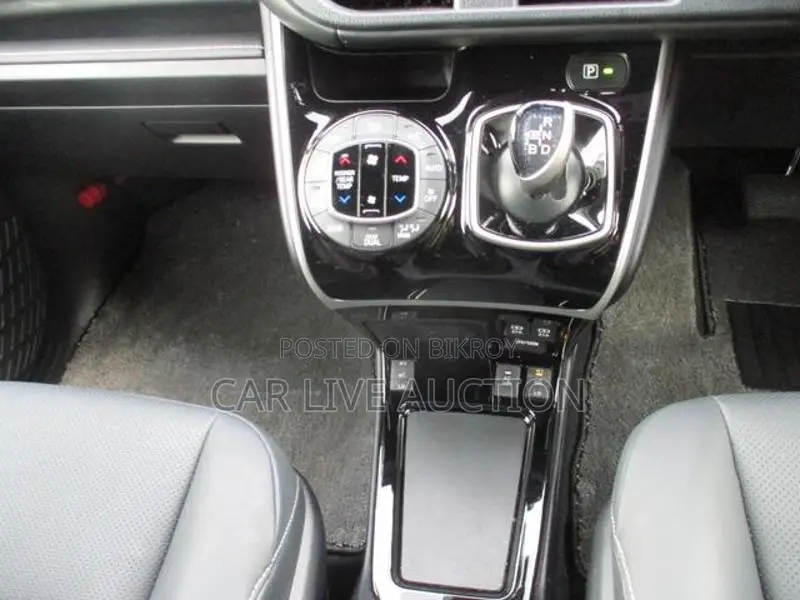 Toyota Esquire Hybrid GI pre-order 2021