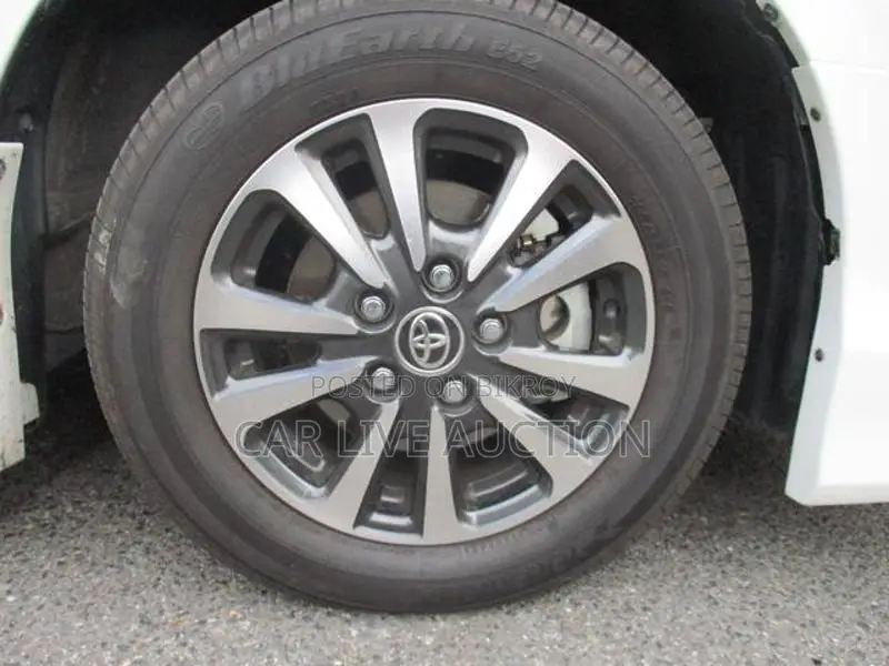 Toyota Esquire Hybrid GI pre-order 2021