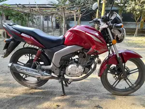 Suzuki GSX 125 . 2021