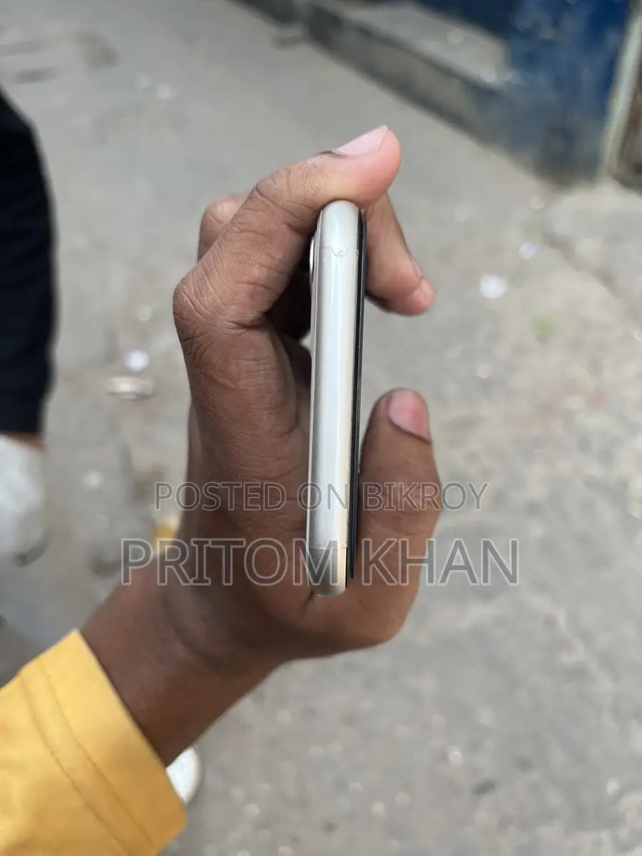 Apple iPhone 11 (Used)
