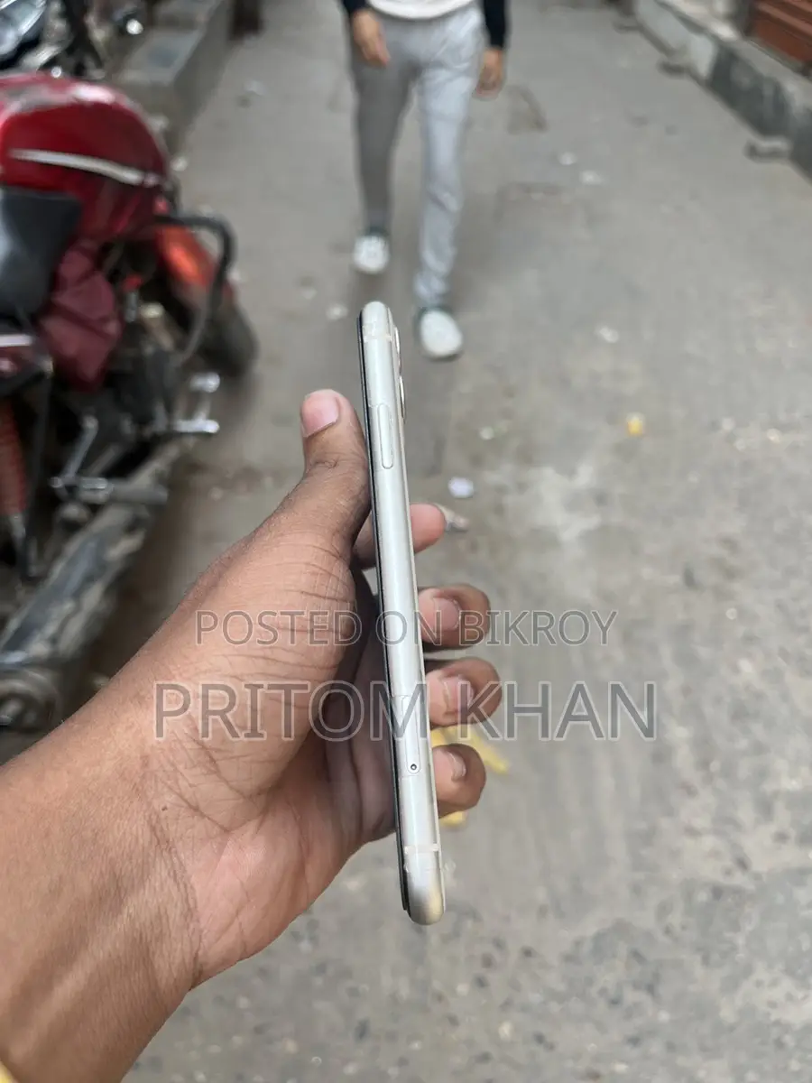 Apple iPhone 11 (Used)