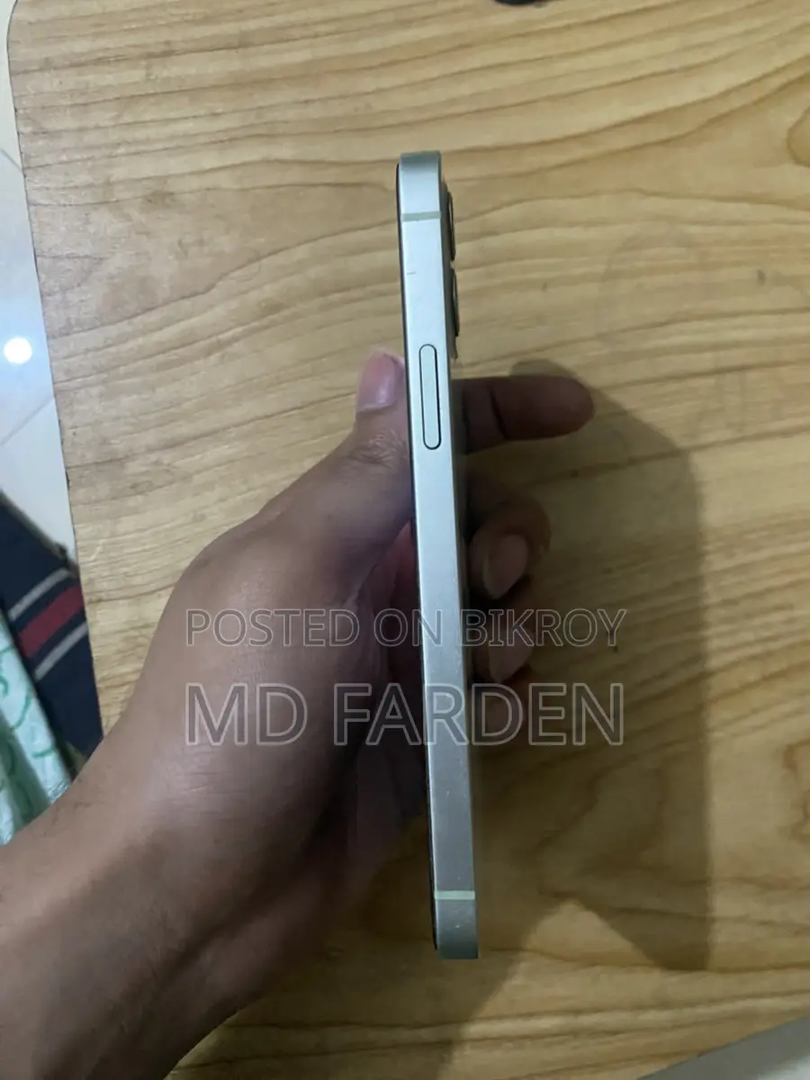 Apple iPhone 12 (Used)
