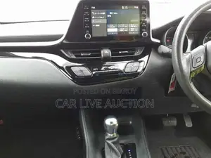 Toyota C-HR HYBRID S 2021
