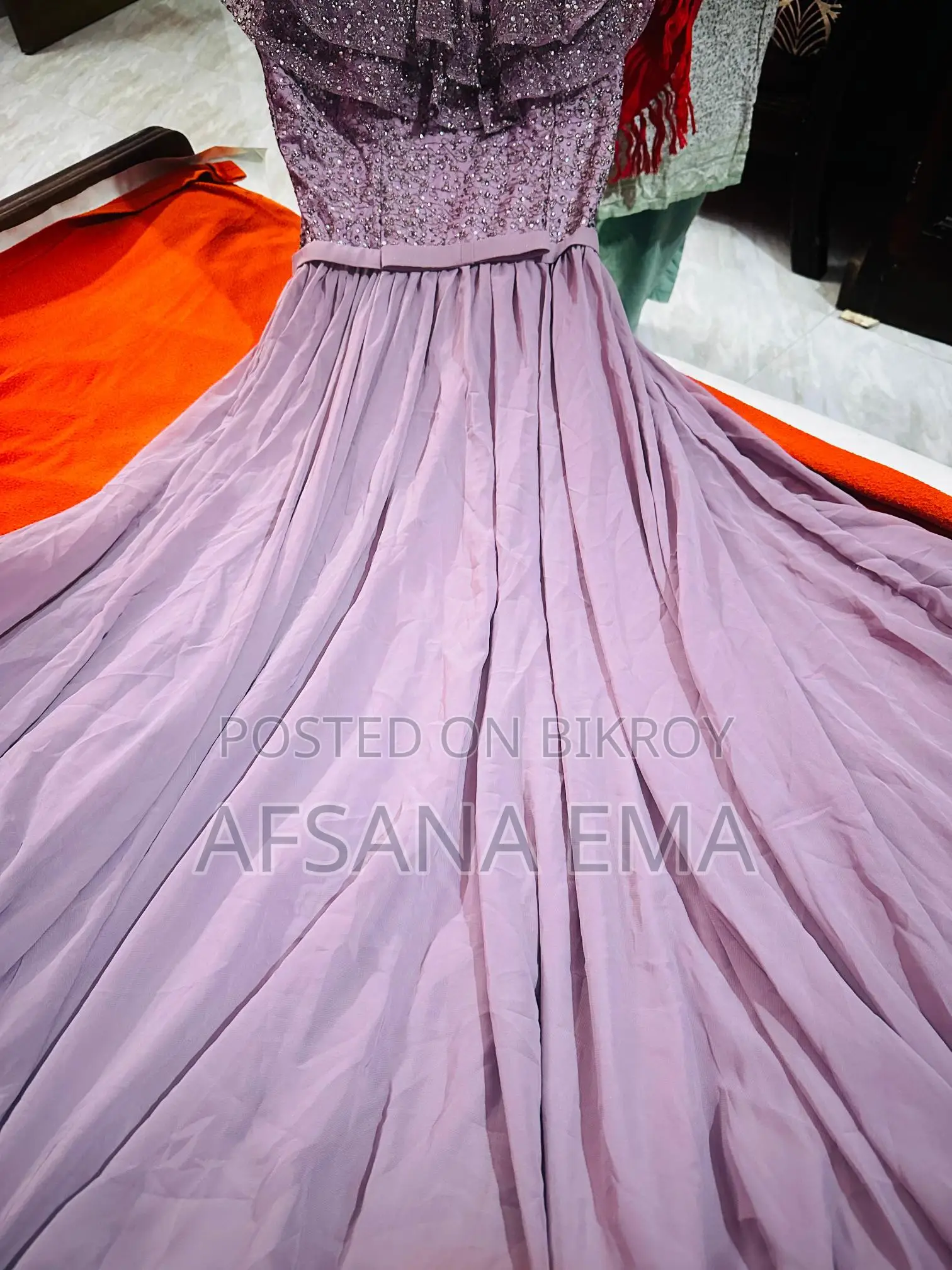 Gown sell