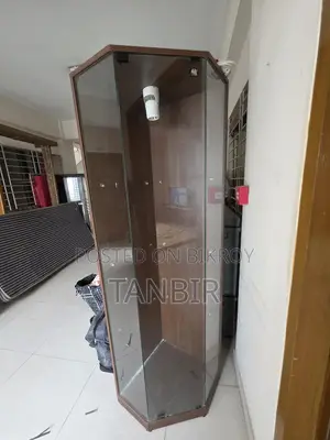 Corner Showcase