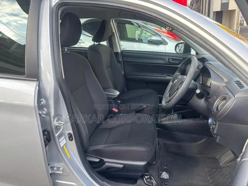 Toyota Axio EX Hybrid 2021