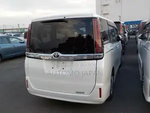 Toyota Noah X LED 2020
