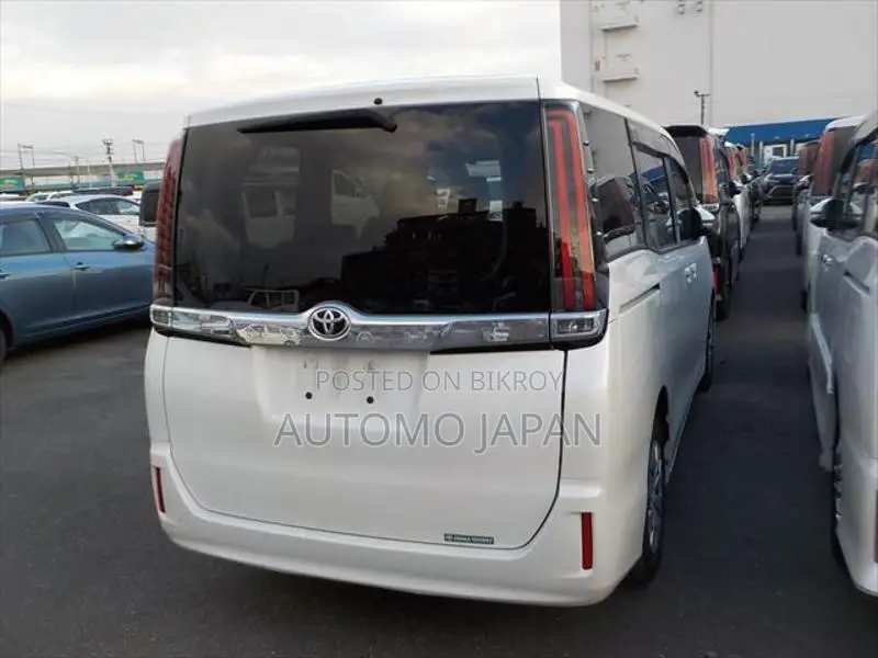 Toyota Noah X LED 2020