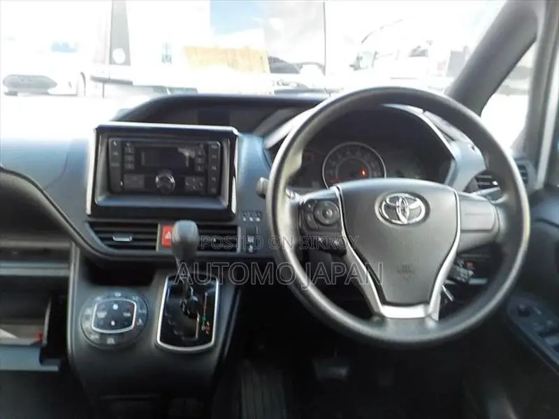 Toyota Noah X LED 2020