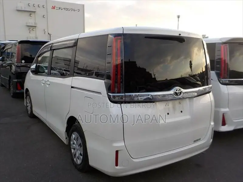 Toyota Noah X LED 2020