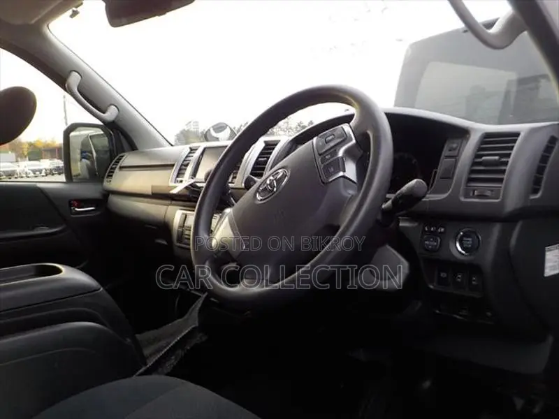 Toyota Hiace 2021