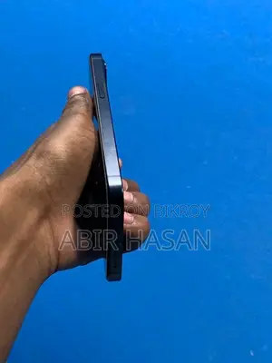 Apple iPhone 13 . (Used)