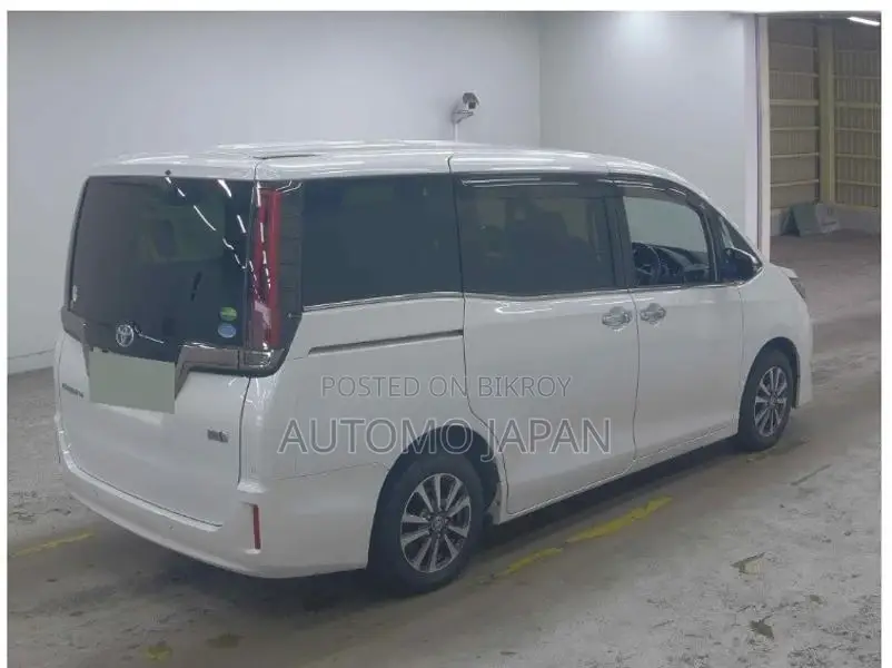 Toyota Esquire GI Premium 2020