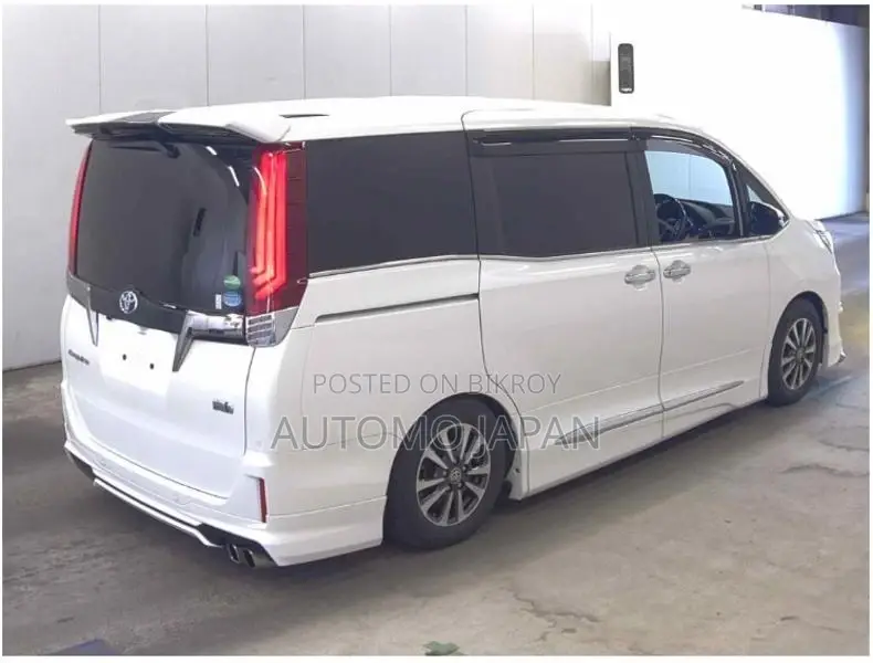 Toyota Esquire GI Premium 2020