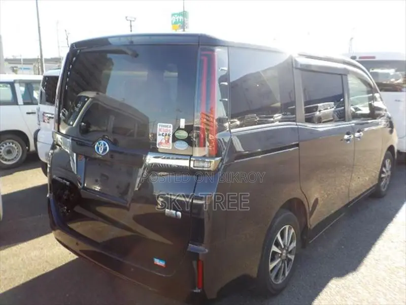 Toyota Esquire Gi Pre. Package 2021