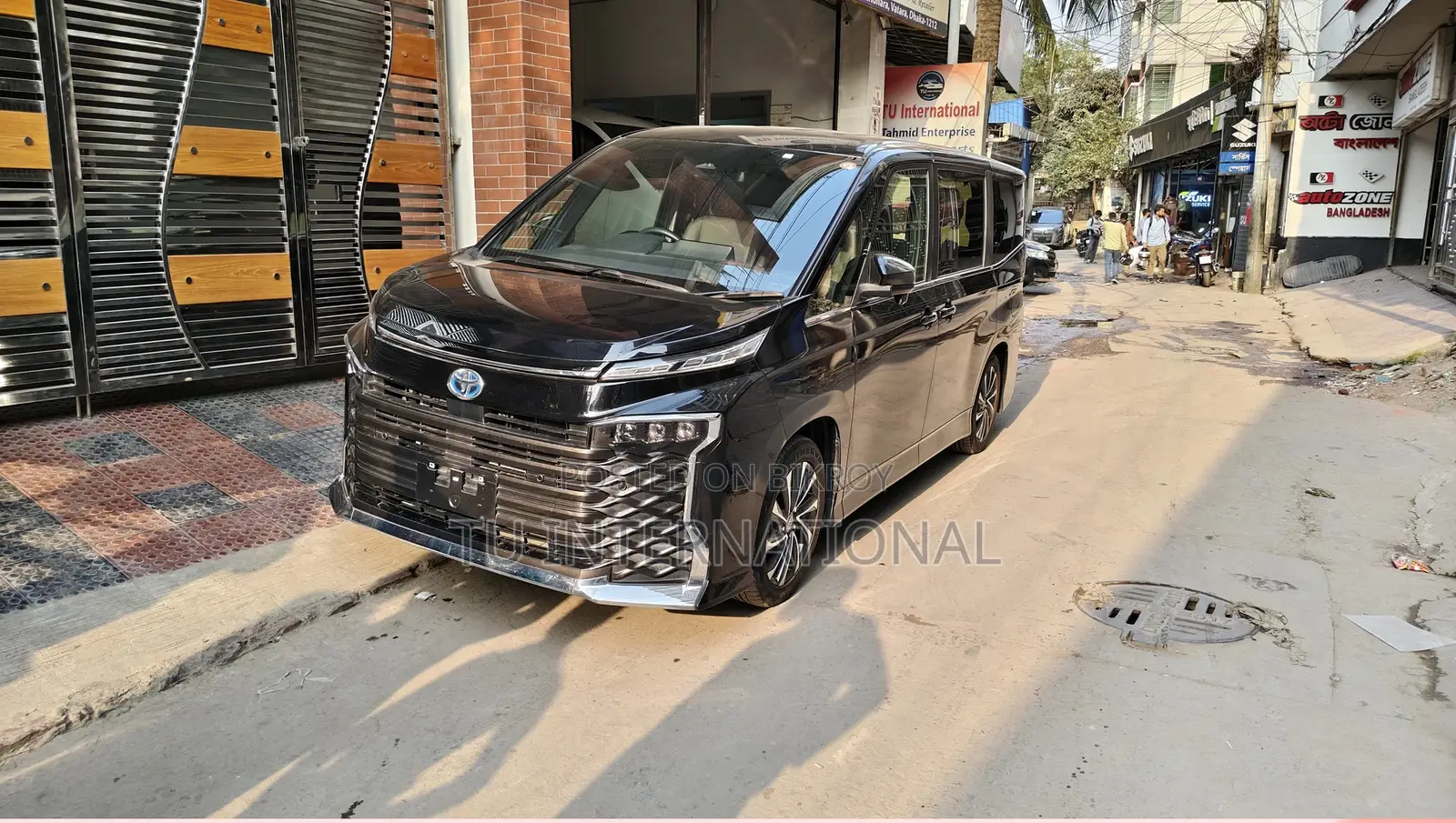 Toyota Voxy SZ HYBRID UNIT 2023