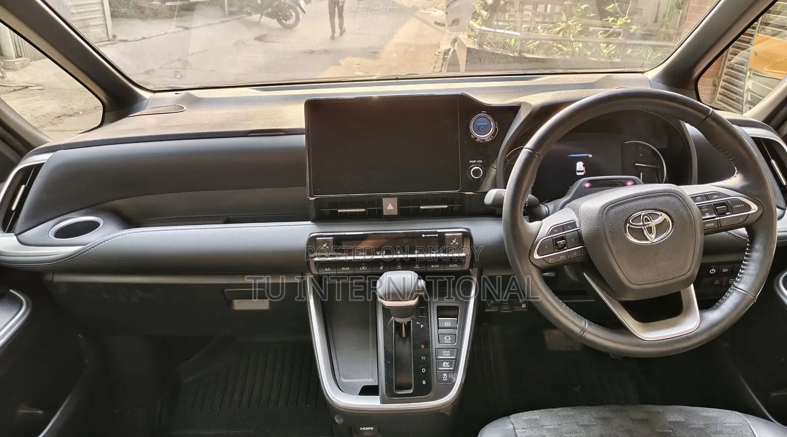 Toyota Voxy SZ HYBRID UNIT 2023