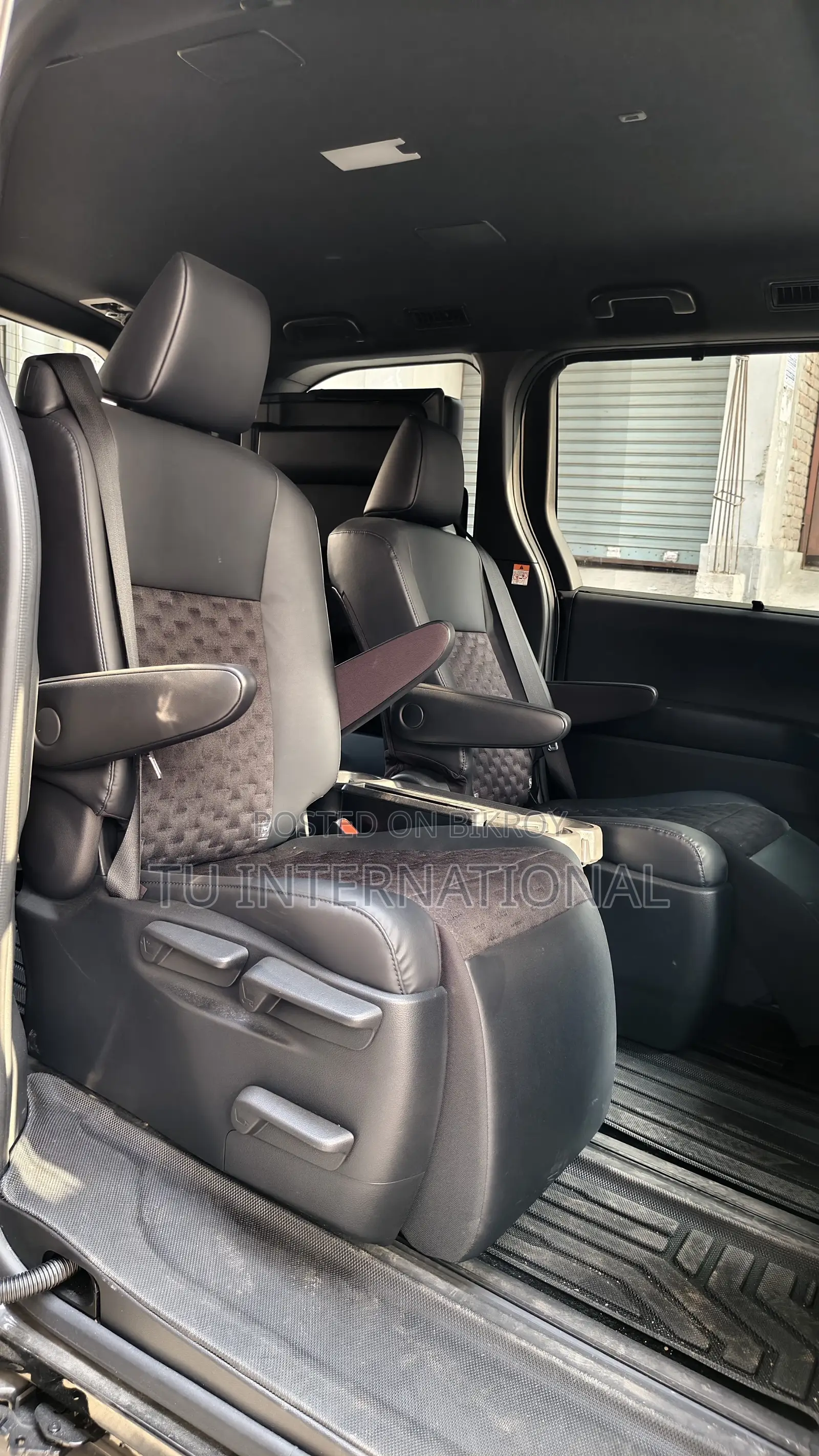 Toyota Voxy SZ HYBRID UNIT 2023