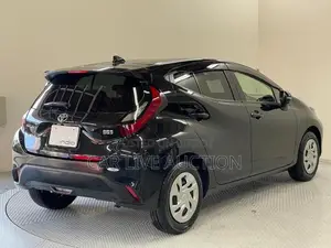 Toyota Aqua HYBRID X 2021