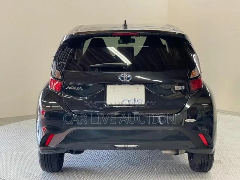 Toyota Aqua HYBRID X 2021