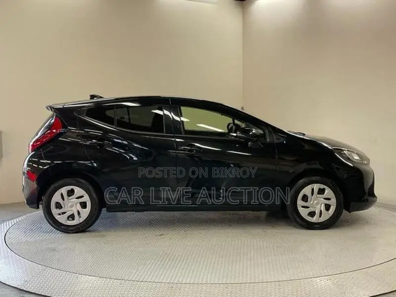 Toyota Aqua HYBRID X 2021